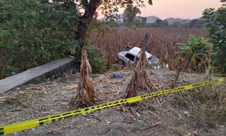 Padre e hijo pierde la vida en accidente carretero en Coxquihui, Veracruz