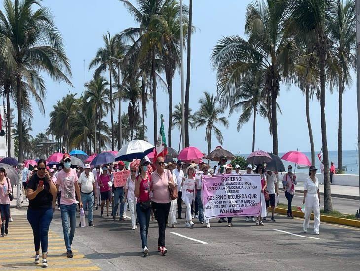 Se lleva a cabo la marcha Marea Rosa en la zona Veracruz - Boca del Río