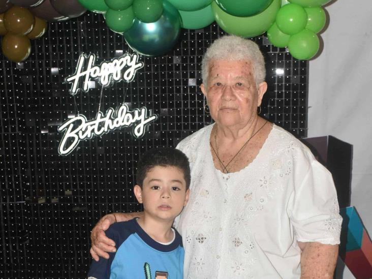 Leonardo Cabrera Morales es festejado por sus 7 años de vida