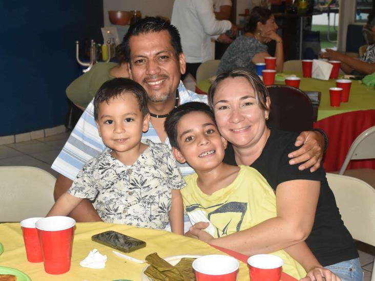 Leonardo Cabrera Morales es festejado por sus 7 años de vida