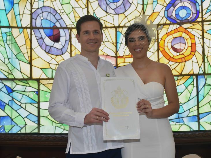 Krzysztof Zwierzynski y Lorena Avelar contraen matrimonio por el civil