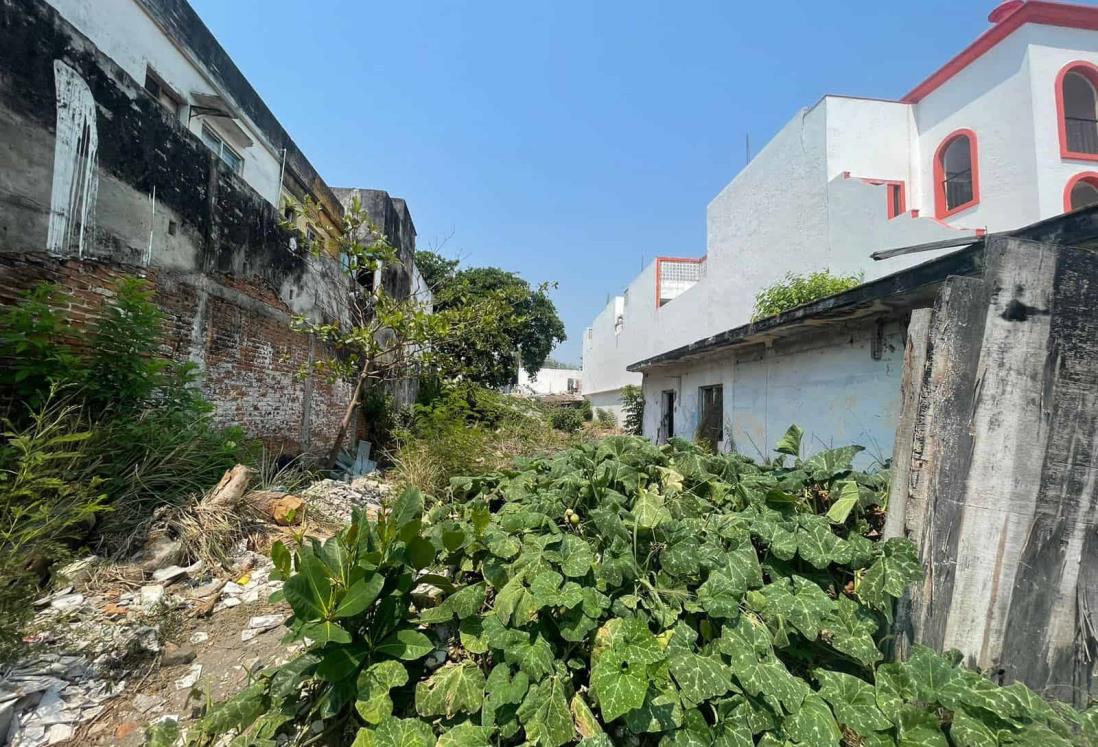 Alertan en la colonia Zaragoza por terreno baldío que usan de motel y basurero