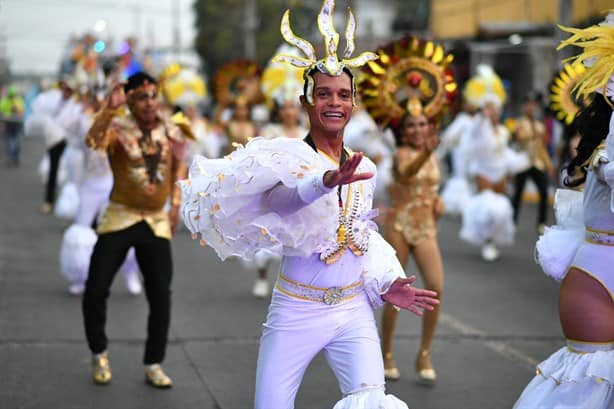 Papaqui de Carnaval puso a bailar a todos en la colonia Carranza de Boca del Río | VIDEO