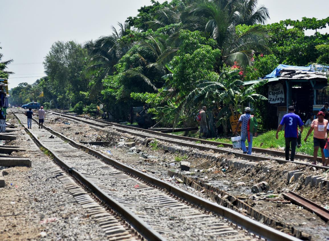 Madre dio su vida para salvar a su hijo de ser arrollado por el tren en Coatzacoalcos