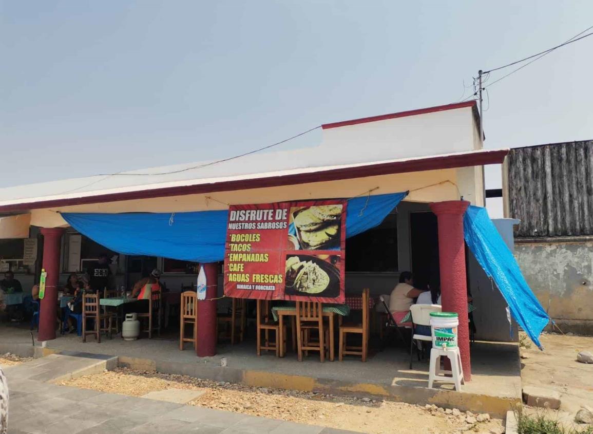 Comerciantes de la Plaza de la Juventud se quejan del espacio que se convirtió en baño público