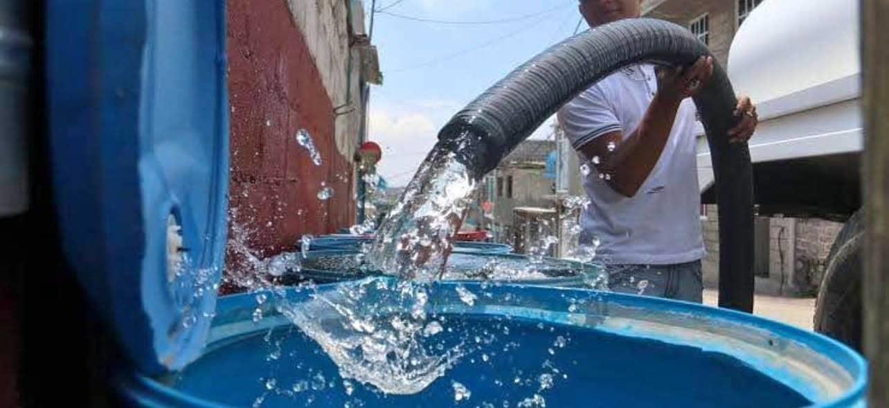 Pipas no se dan abasto para llevar agua a las colonias de Veracruz y Medellín