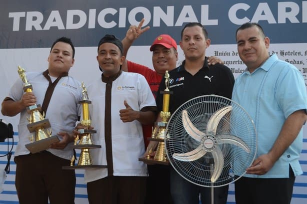 Realizan carrera de meseros en el Malecón de Veracruz