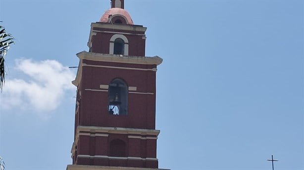 Tras refundición, vuelven a colocar campanas en parroquia de Orizaba