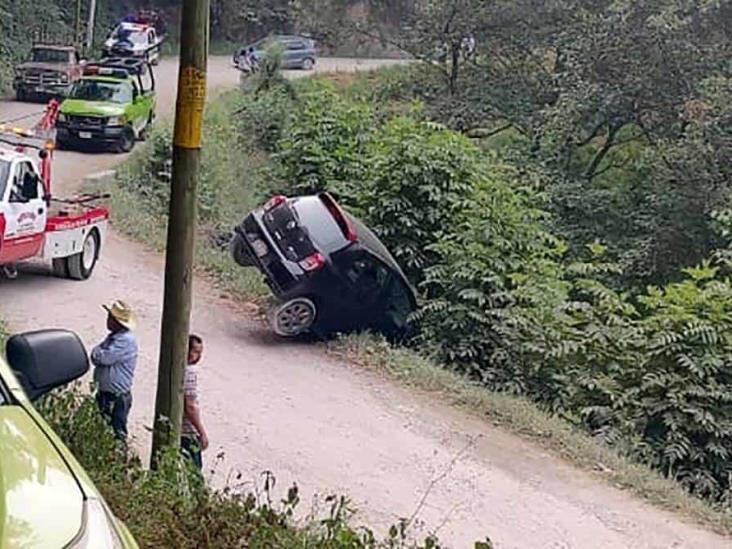 En Altotonga, ebrio conductor estuvo a nada de caer a un barranco