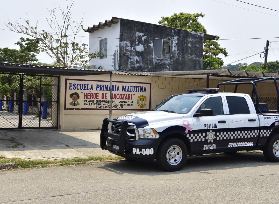 Con resguardo de la Policía, regresan a clases en escuela amenazada en Coatzacoalcos l VIDEO