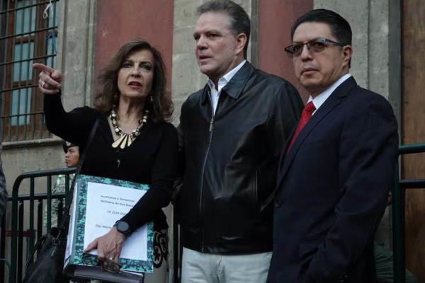 Pérez-Jaen y Castagné llevan a Palacio Nacional supuestas pruebas de enriquecimiento ilícito de Nahle
