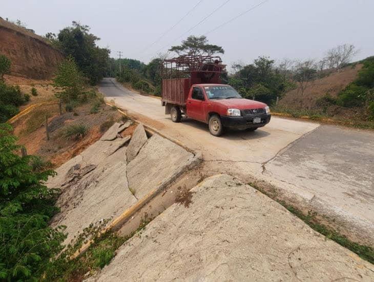 Colapso de obra hidráulica en camino ejidal de Las Choapas es un peligro para conductores | VIDEO