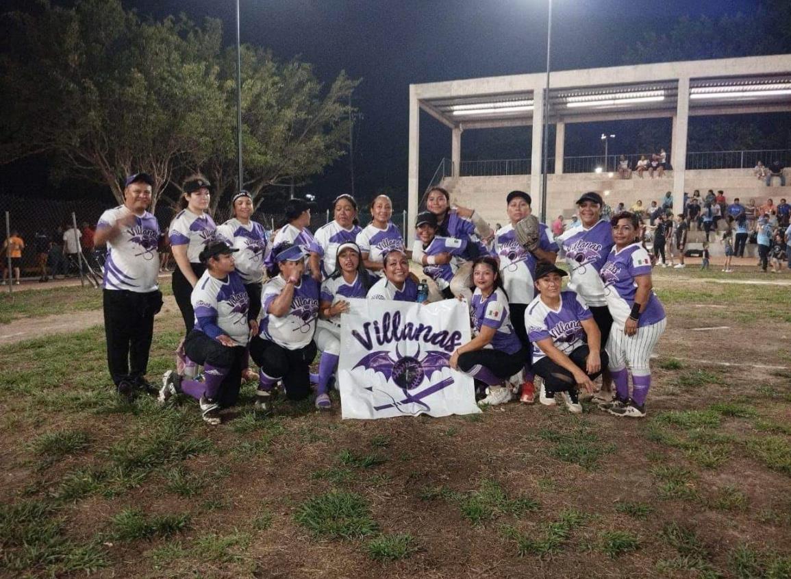 Villanas se coronan campeonas en el torneo de Softbol femenil de Minatitlán