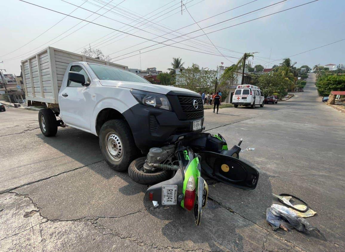 Padre e hija sufren choque en barrio de Acayucan l VIDEO