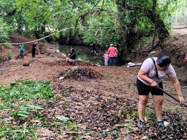 Se organizan para limpieza y preservación de arroyo en zona rural de Soconusco