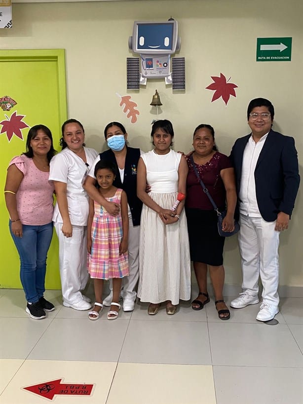 ¡"No se rindan, sí se puede vencer al cáncer"!, pide Deimy a niños de la Torre Pediátrica en Veracruz