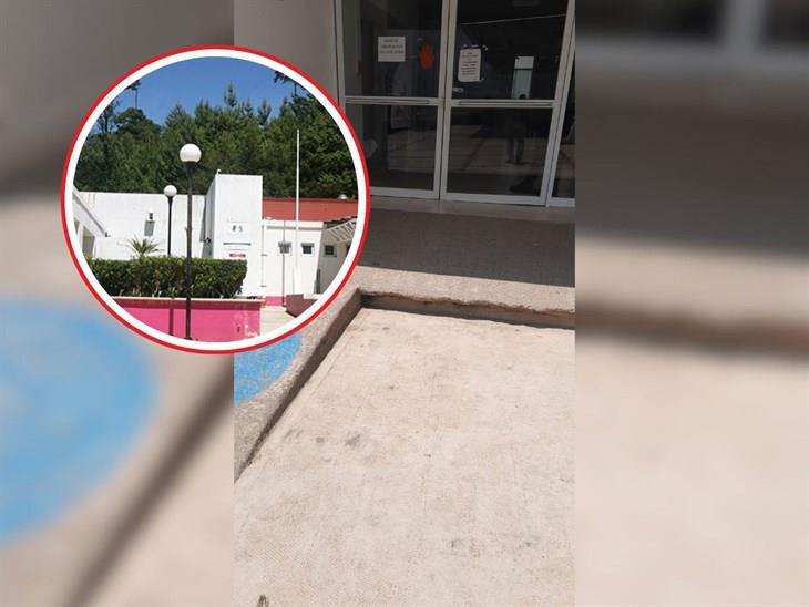 Hospital de Tlaquilpa para consultas por falta de agua; problema se habría originado hace 3 meses