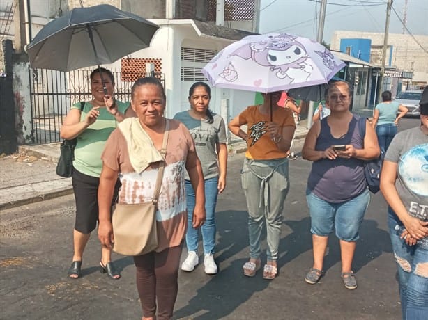 Padres de familia demandan energía eléctrica y agua potable para primaria de Veracruz | VIDEO