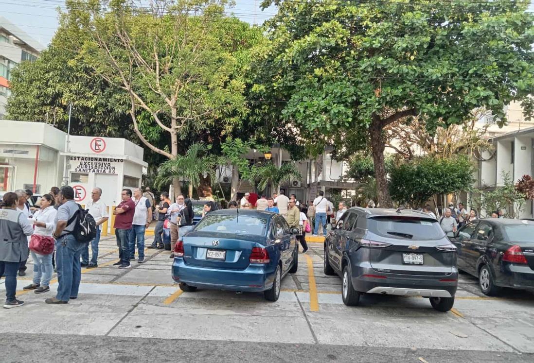 Por tercer día, trabajadores de la Jurisdicción Sanitaria en Veracruz mantienen paro de labores