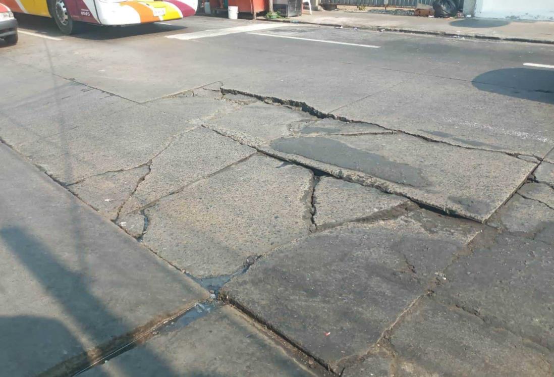 Calles destrozadas en Veracruz podrían causar accidentes