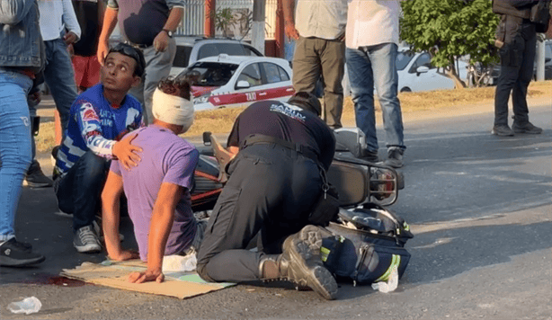 Accidente en Cosamaloapan: Motociclista impacta camioneta y resulta herido