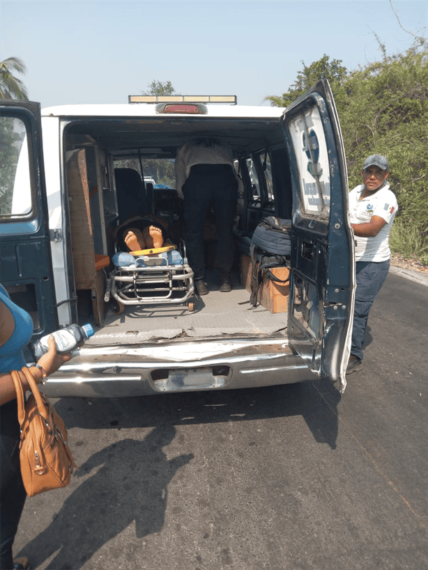 Autobús se sale de la carretera en Actopan: Seis personas lesionadas