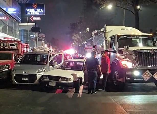 Choque múltiple en avenida de Xalapa involucra a pipa de Pemex