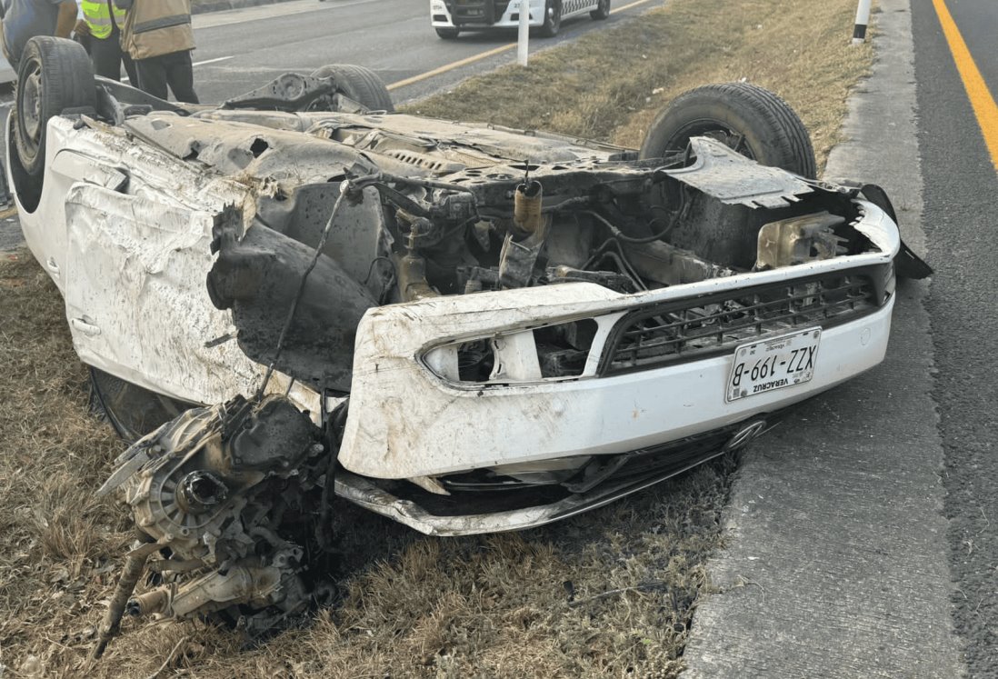 Accidente en autopista México-Tuxpan: Milagrosamente los tres pasajeros sobreviven
