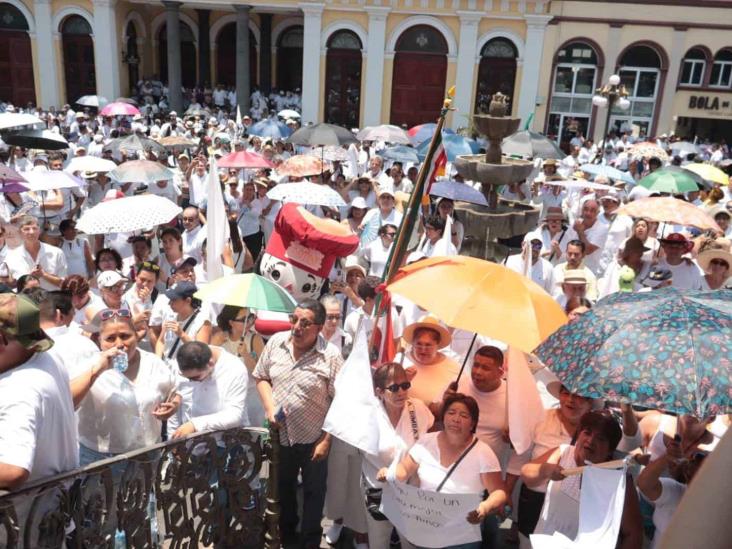 Integrantes de la Marcha por la Paz y militantes de Morena se enfrentan en Orizaba