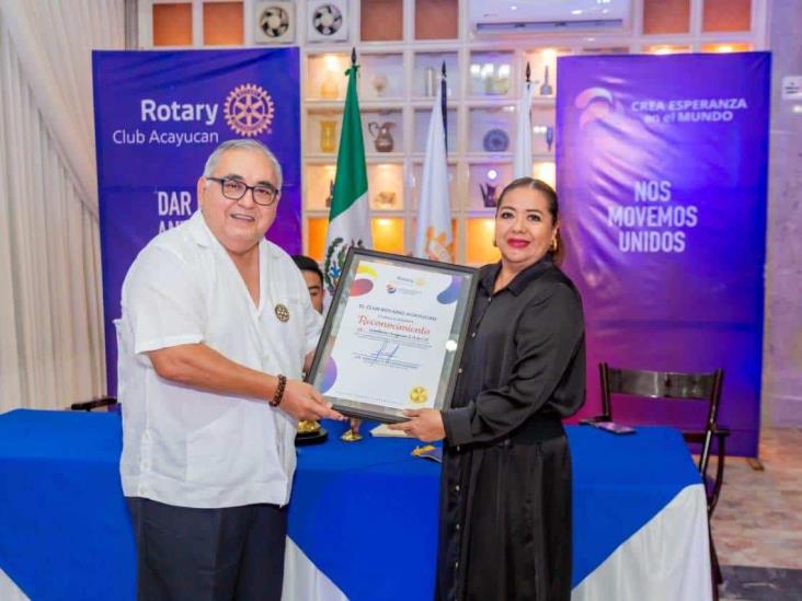 Club Rotario Acayucan capacita con talleres de costura a emprendedores