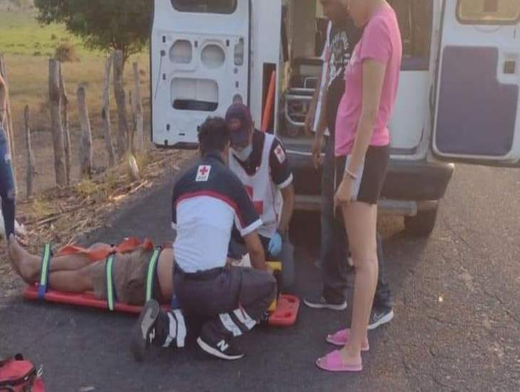 Motociclista lesionado tras derrapar en Tlalixcoyan, Veracruz