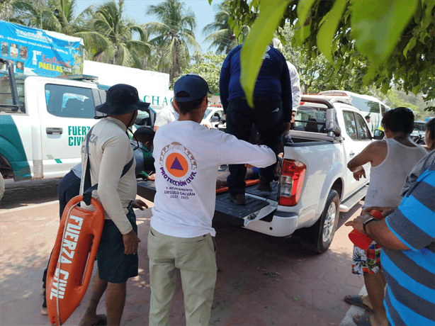 Rescatan de ahogarse a dos jóvenes de Tlaxcala en Playa de Chachalacas