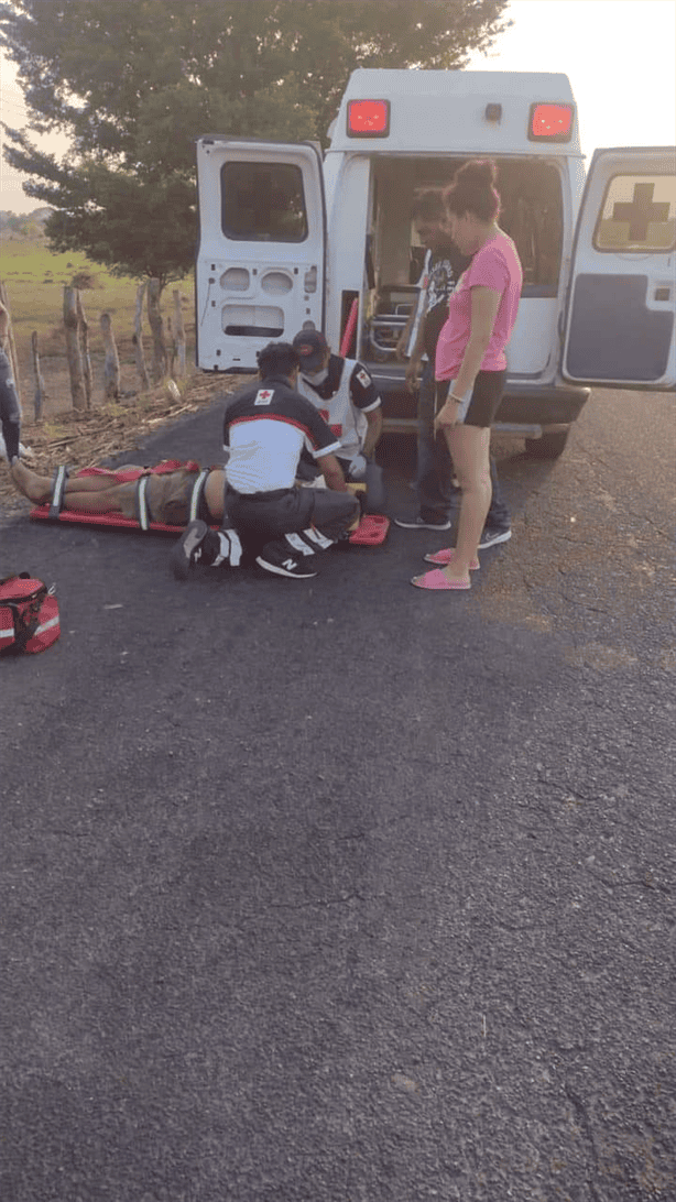 Motociclista lesionado tras derrapar en Tlalixcoyan, Veracruz