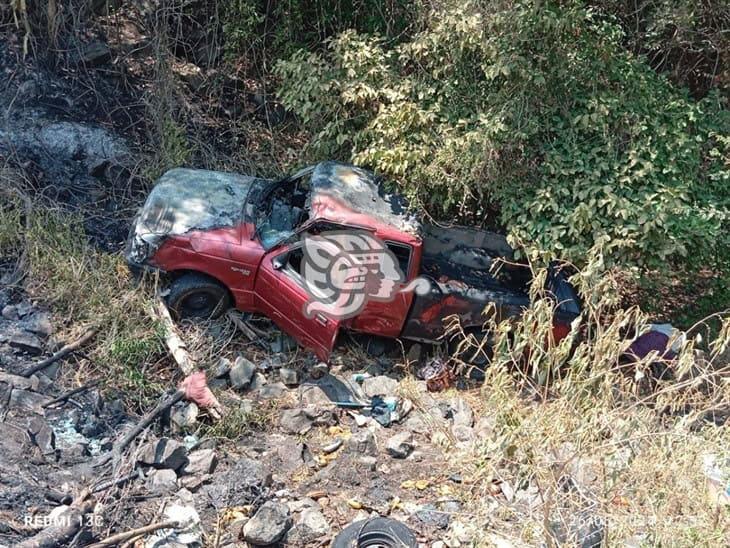 Fatal accidente deja tres calcinados y cinco heridos en la carretera Xalapa-Actopan