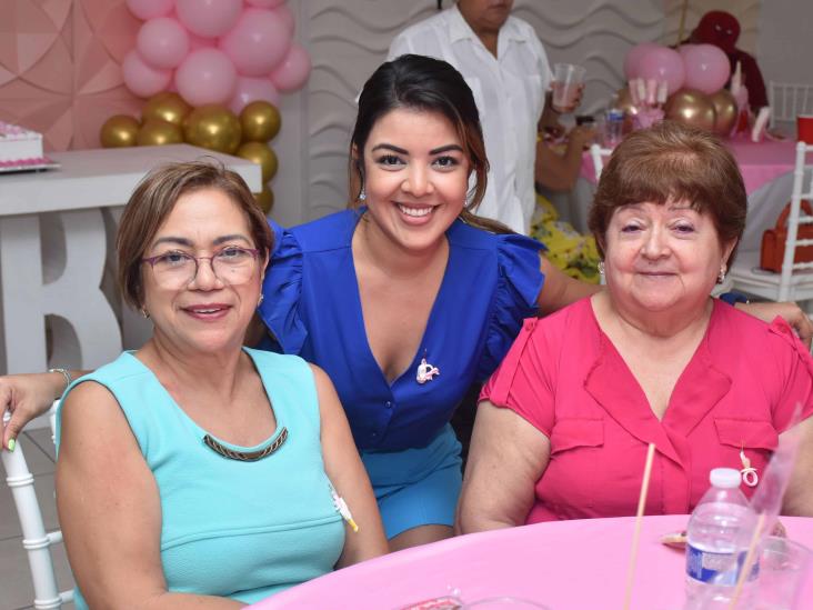 Dulce Hernández Muñoz protagonizó ameno baby shower