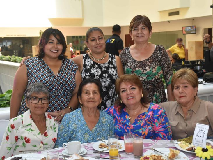 Hotel Galería Plaza Veracruz celebró a las madrecitas en su día