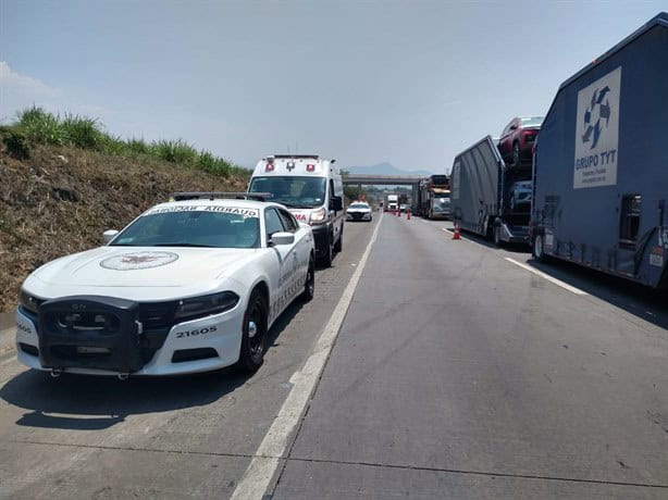 Vuelca automóvil en la autopista Córdoba-Veracruz; hay dos lesionados