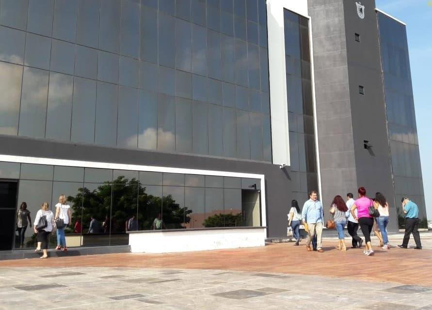 Se quedan atrapados en el elevador de la Ciudad Judicial de Veracruz