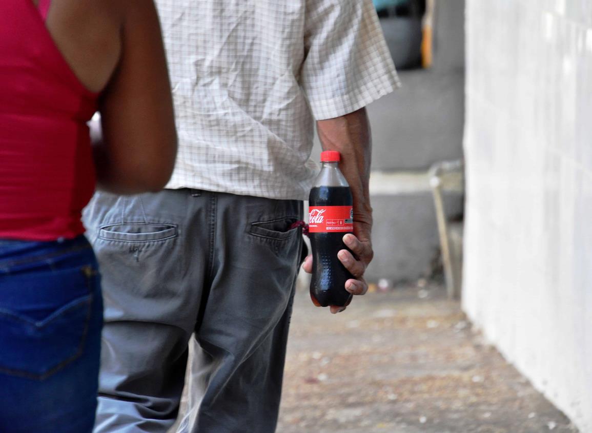 Estas son las bebidas que no sirven para hidratarse en la ola calor