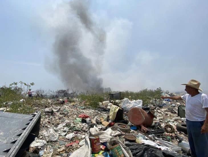 Basurero municipal de Agua Dulce lleva cuatro días incendiándose