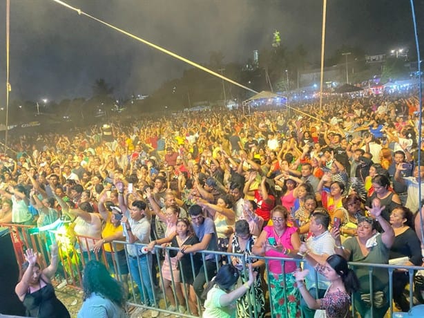 ¡Bailazo del 10 de Mayo en Villa Allende!