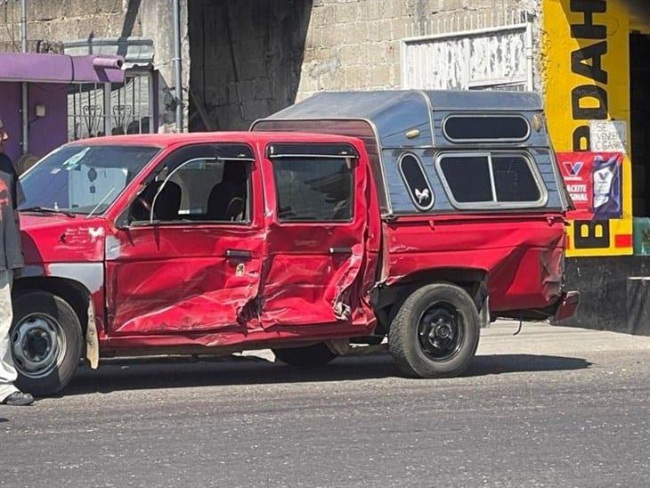 Se registra choque de tráiler contra dos camionetas en el Boulevard Banderilla