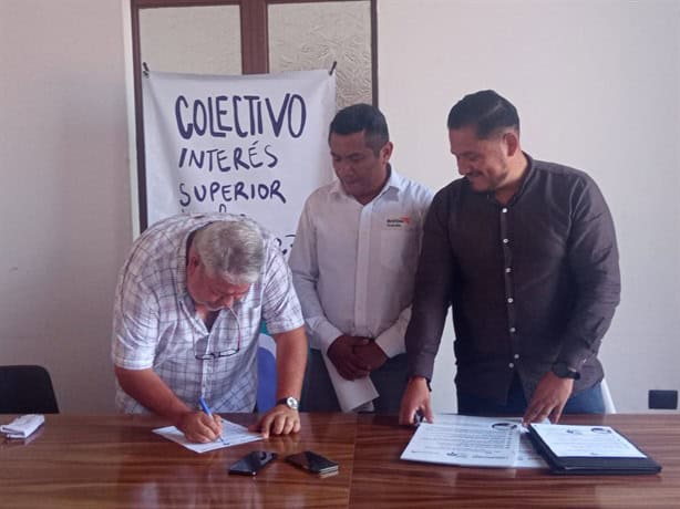 Manuel Huerta firma con Colectivo Interés Superior de la Niñez en Xalapa (+Video)