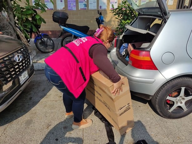 OPLE en Veracruz entrega paquetería a funcionarios de casilla | VIDEO