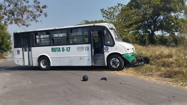 Autobús de pasajeros arrolla a motociclista en Medellín