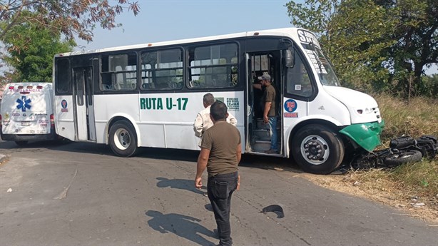 Autobús de pasajeros arrolla a motociclista en Medellín