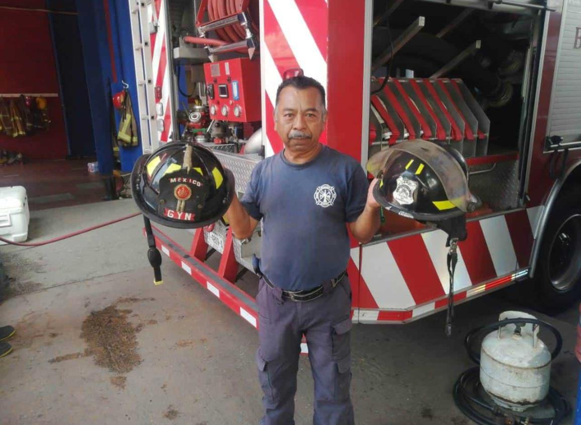 Bomberos de Coatzacoalcos combaten incendios con pesado equipamiento ¡todo por su protección! | VIDEO