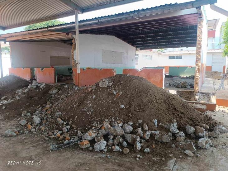 Obra en escuela de Río Blanco pone en riesgo a alumnos, acusan padres de familia