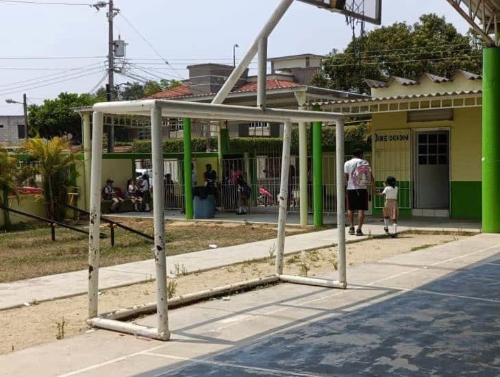 Por altas temperaturas buscarán reducir horario escolar en Moloacán