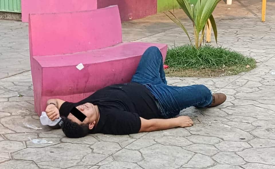 Hombre en el suelo alarma a vecinos de Medellín ¡Esto fue lo que le pasó!